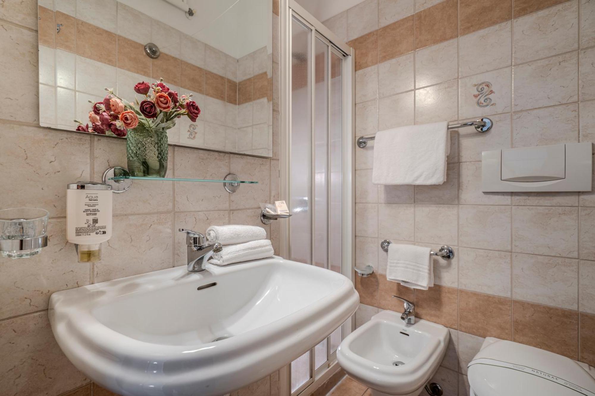 Hotel King Rimini Kültér fotó
