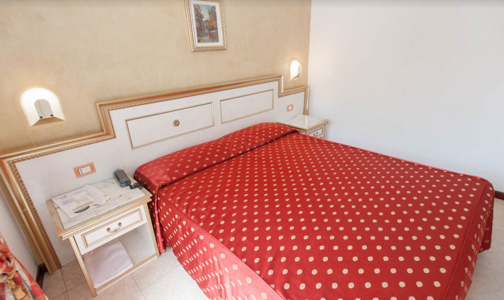 Hotel King Rimini Kültér fotó