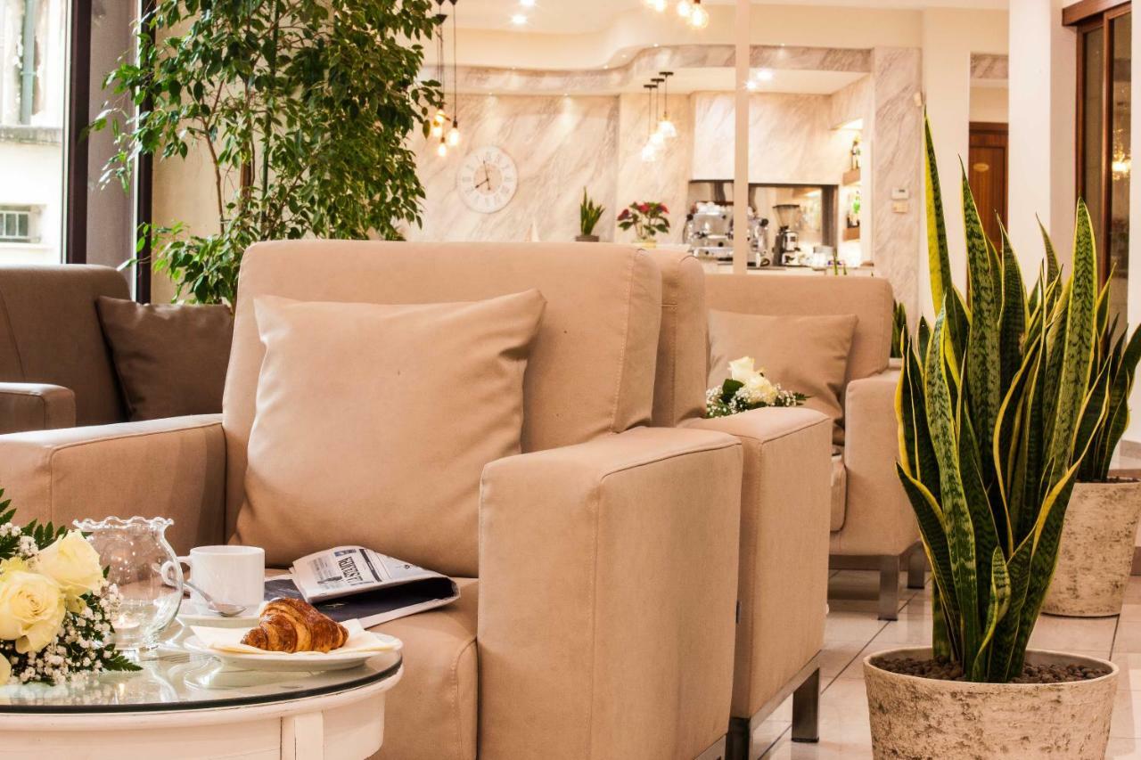 Hotel King Rimini Kültér fotó